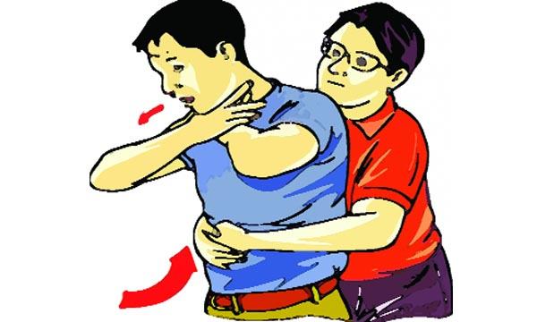 শ্বাসনালীতে কিছু আটকে গেলে