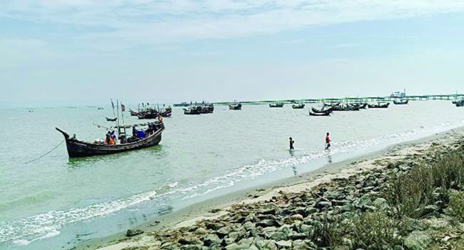 টেকনাফে নৌকাসহ ২০ জেলেকে ধরে নিয়ে গেল আরাকান আর্মি