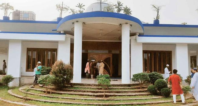 হোসেনপুরে দৃষ্টিনন্দন ‘বিসমিল্লাহ সাত গম্বুজ মসজিদ’