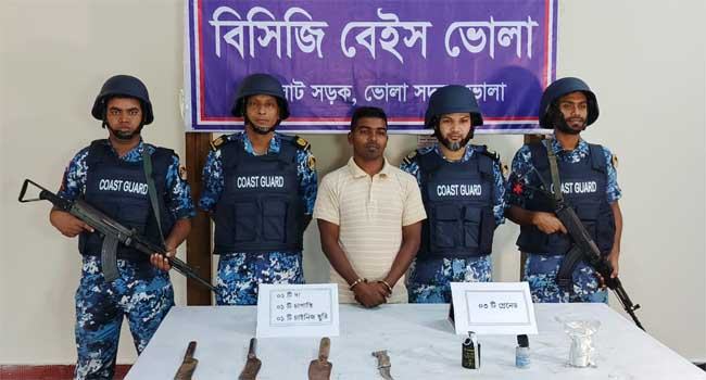 ভোলায় গ্রেনেড-অস্ত্রসহ আটক ১