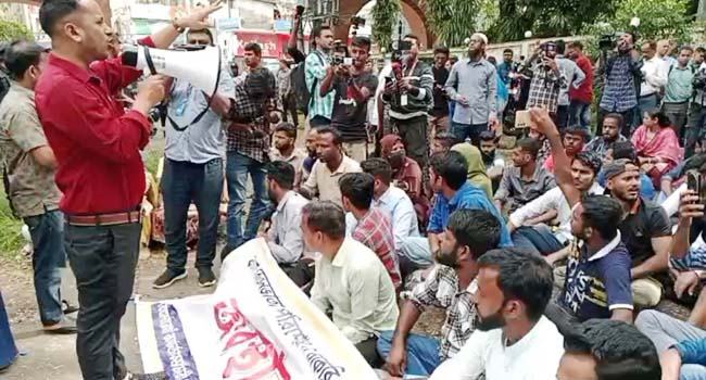 সিমেবি’র ‘লাপাত্তা ভিসি’ কার্যালয়ে ফিরেই অবরুদ্ধ