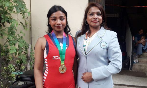 মাকে ছাড়িয়ে যেতে চান শাম্মী