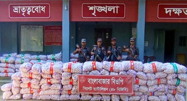 সিলেটে বিজিবির হাতে কোটি টাকার চোরাই পণ্য আটক