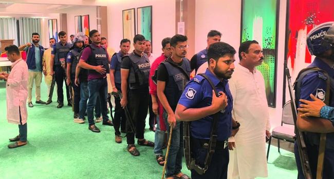 কক্সবাজারে আবাসিক হোটেলে গোপন বৈঠক : ১৮ ইউপি সদস্য আটক