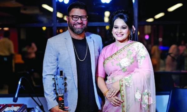 গানে গানে মুগ্ধতা ছড়ালেন পুতুল-রেজা