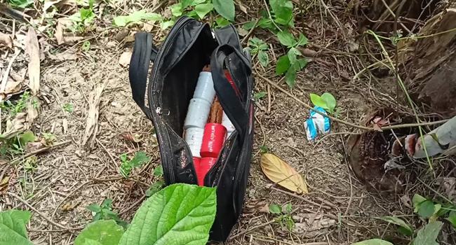 শরীয়তপুরে রাস্তার পাশে ১০ ব্যাগে মিলল বোমাসদৃশ বস্তু
