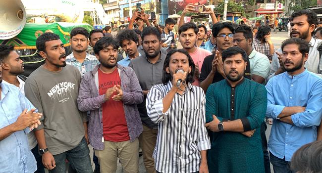 ‘স্বৈরাচারের দোসর উপদেষ্টাদের সরিয়ে না দিলে আন্দোলনের হুঁশিয়ারি’