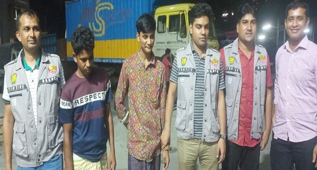 অপহরণের নাটক সাজিয়ে বাবার থেকে অর্থ আদায়ের চেষ্টা, আটক ২