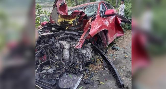 বাগেরহাটে প্রাইভেটকারের নিয়ন্ত্রণ হারিয়ে চালকসহ নিহত ২