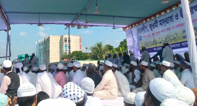 আড়াইহাজারে কওমি মাদরাসা ও দ্বীন রক্ষার লক্ষ্যে ওলামা মহাসম্মেলন
