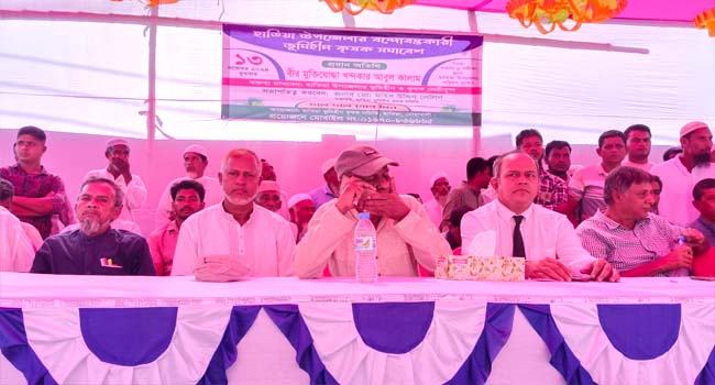 নোয়াখালীতে ভূমিহীনদের জমি বন্দোবস্তের দাবিতে সমাবেশ