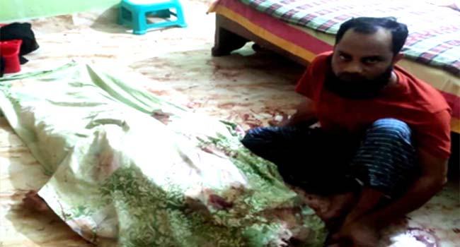 ফতুল্লায় স্ত্রীকে হত্যার পর লাশের পাশে বসে ছিলেন স্বামী
