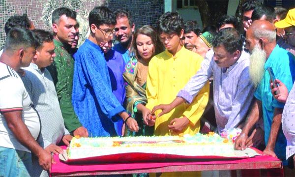 মানুষের শ্রদ্ধায় পালিত হলো হুমায়ূন আহমেদের জন্মদিন