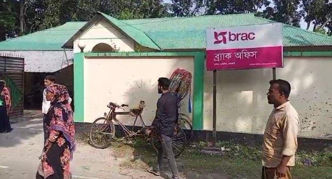 কাঁঠালিয়ায় মোটরসাইকেলচাপায় গৃহবধূ নিহত, আহত ২