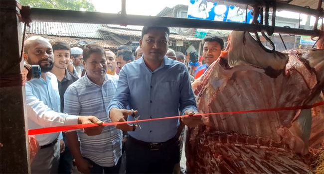 গৌরনদীতে কম মূল্যে গরুর গোশত বিক্রি শুরু