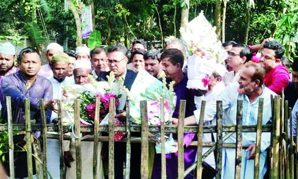 শহীদ আবু সাঈদের বাড়িতে জাতীয় বিশ্ববিদ্যালয়ের ভিসি