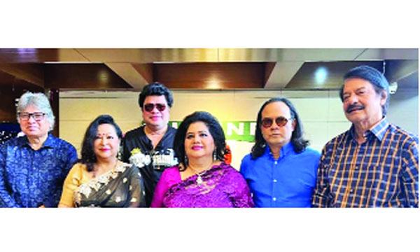 রুনা লায়লার জন্মদিন : আনন্দকে বাড়িয়ে দিলেন তারা