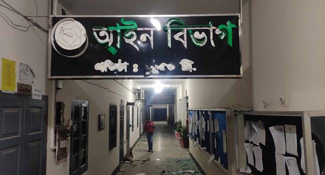 রাবিতে খেলাকে কেন্দ্র করে সংঘর্ষ, আইন বিভাগ ভাংচুর