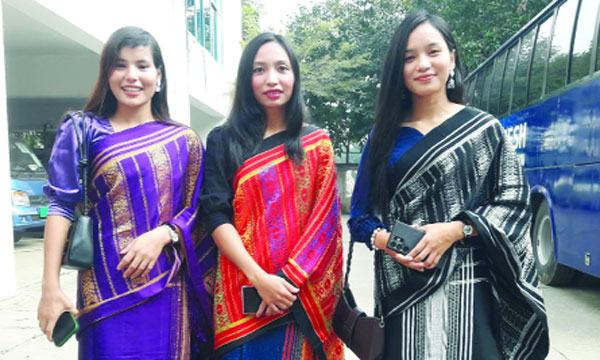 দেশ আলো করা মনিকার নিজের বাড়িই অন্ধকারে