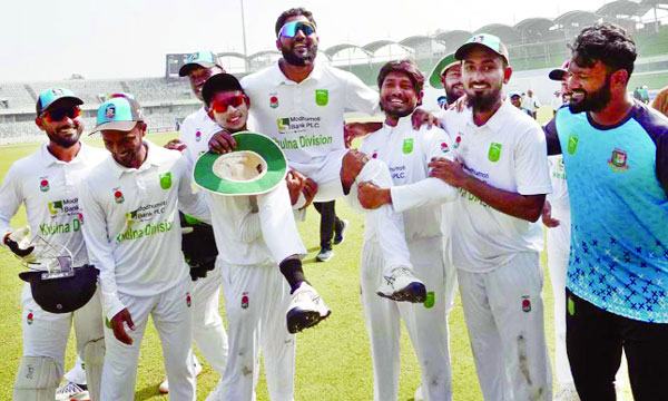 দলের হারেও সুখকর বিদায় ইমরুলের