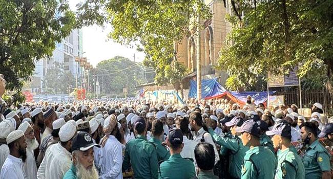 মাওলানা সাদকে আনার অনুমতির দাবিতে অবস্থান