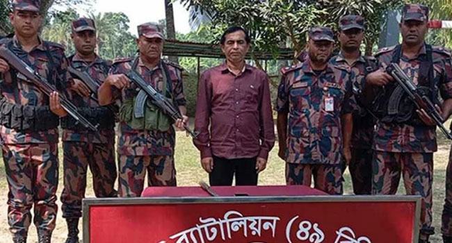 ভারতে পালানোর সময় গাজীপুর মহানগর আ’লীগ নেতা আটক