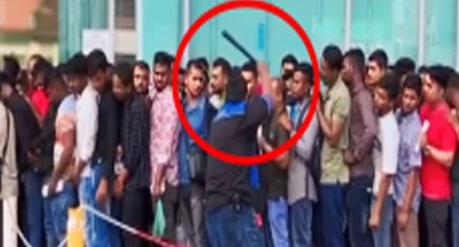 মালয়েশিয়ায় পাসপোর্ট প্রার্থীদের লাঠিপেটা, প্রবাসীদের ক্ষোভ