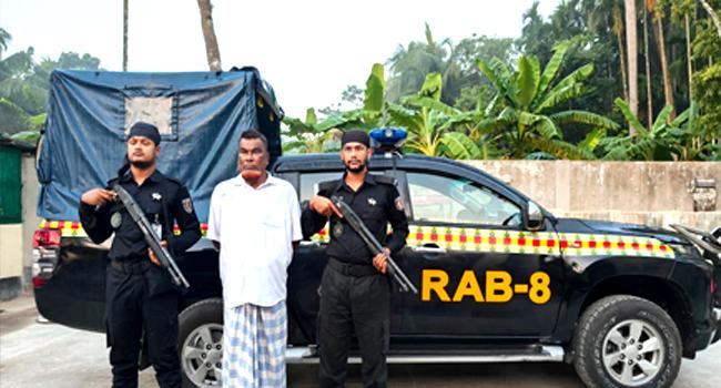 ভোলায় ১৩ মামলার আসামি কুখ্যাত ডাকাত আটক