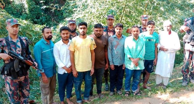 ভারত থেকে অবৈধ অনুপ্রবেশের দায়ে ৮ বাংলাদেশী আটক