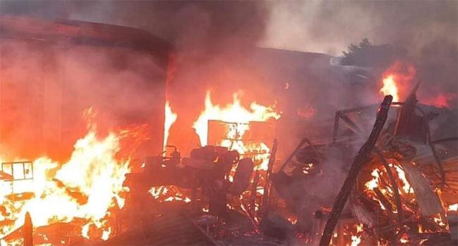আড়াইহাজারে বাজারে আগুন, কয়েক কোটি টাকা ক্ষতি দাবি