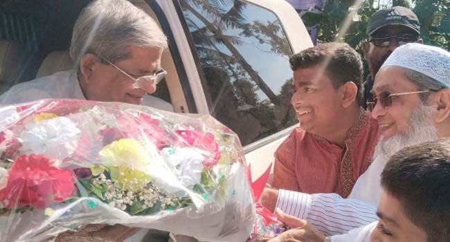 ফেনীতে খালেদা জিয়ার বাড়ি এসে আবেগ আপ্লুত মির্জা ফখরুল
