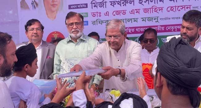 আ’লীগকে রাজনীতি করতে দেয়া প্রসঙ্গে যে ব্যাখ্যা দিলেন মির্জা ফখরুল