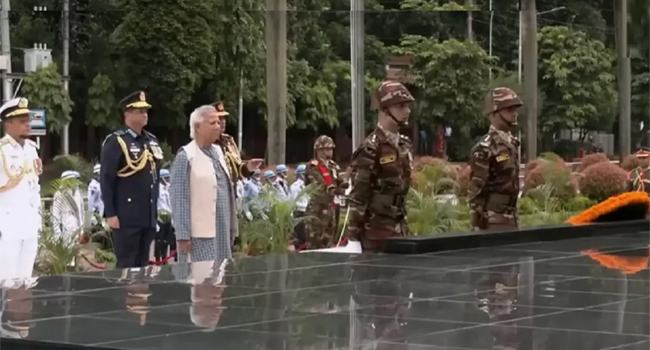 শিখা অনির্বাণে রাষ্ট্রপতি-প্রধান উপদেষ্টার শ্রদ্ধা