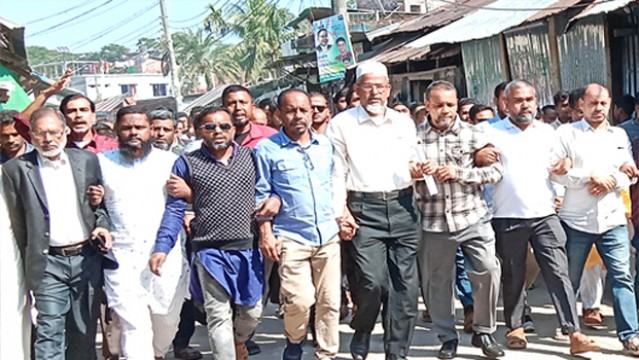 কাঁঠালিয়ায় শাহজাহান ওমরের গ্রেফতারে বিএনপির আনন্দ মিছিল