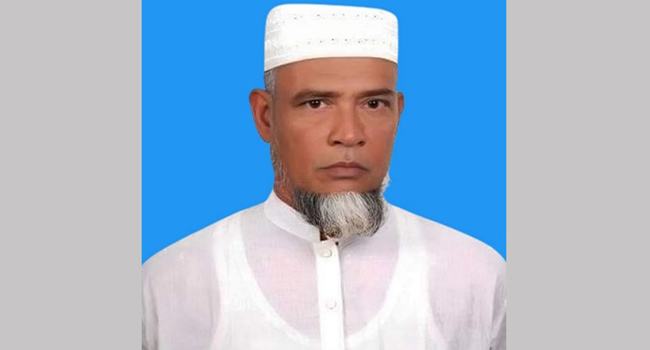 গৌরনদীর সাবেক মেয়রকে গণধোলাই দিয়ে পুলিশে সোপর্দ