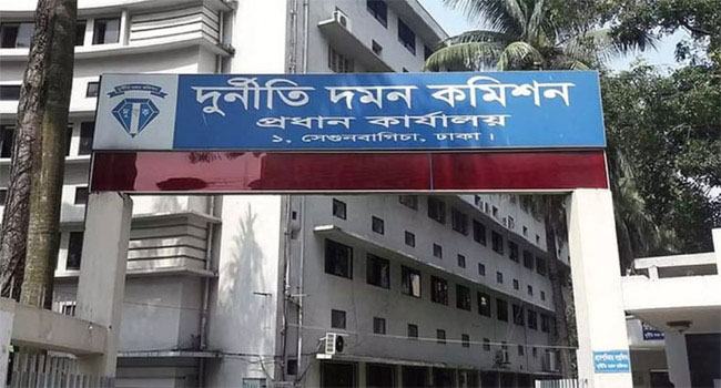 বাংলাদেশ ব্যাংকের ১৭ কর্মকর্তাকে দুদকের তলব