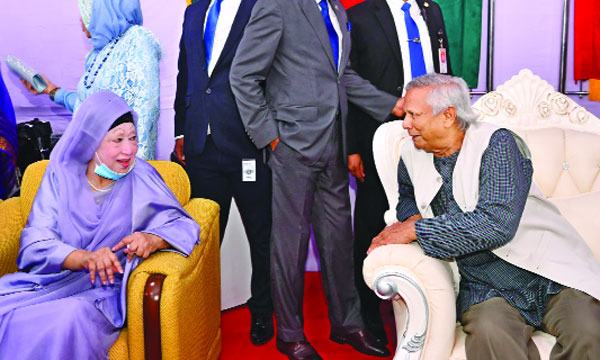 সেনাকুঞ্জে খালেদা জিয়াকে ঘিরে উচ্ছ্বাস