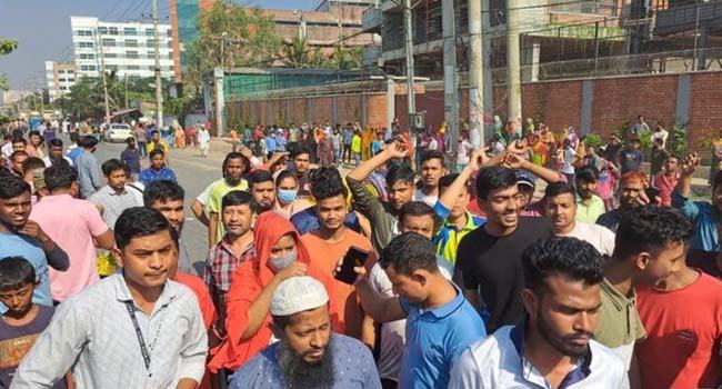 বেতন পেয়ে অবরোধ প্রত্যাহার করলেন বেক্সিমকোর শ্রমিকরা