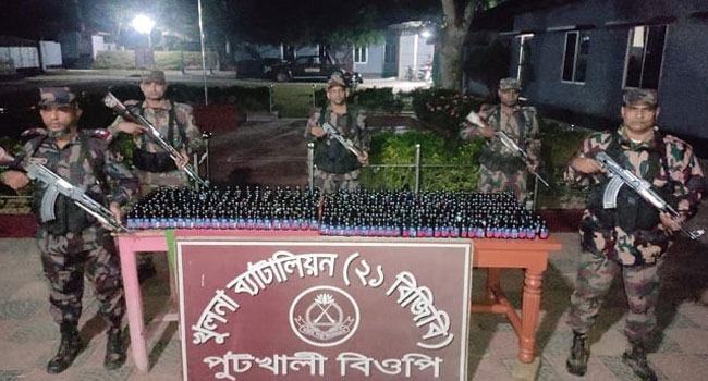 বেনাপোলে সীমান্ত থেকে বিপুল পরিমাণ ফেনসিডিল উদ্ধার