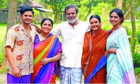 জমে উঠেছে ‘জামাই-শ্বশুরের লড়াই’
