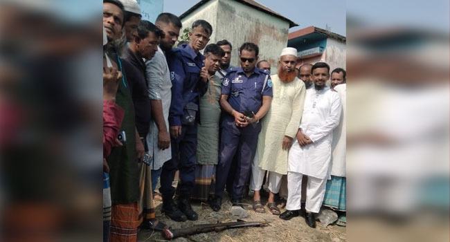 আড়াইহাজারে চায়না রাইফেল উদ্ধার