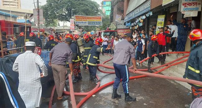 ফার্মগেটে ৭ তলা ভবনে লাগা আগুন নিয়ন্ত্রণে