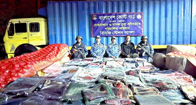 নারায়ণগঞ্জে ১৬ কোটি টাকার ভারতীয় কাপড় উদ্ধার