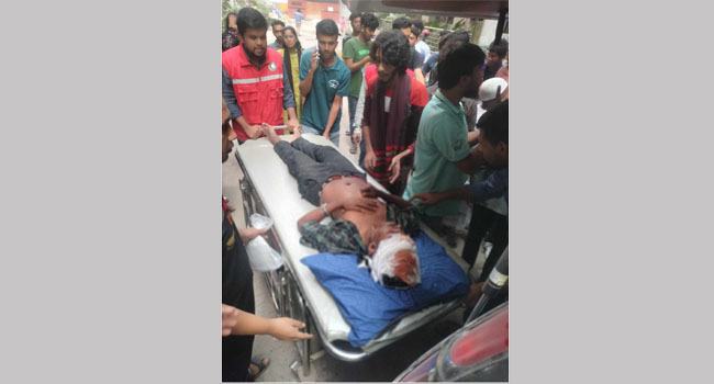 ডিএমআরসিতে সংঘর্ষ, ন্যাশনাল মেডিক্যালে চিকিৎসা নিচ্ছেন ৩০ শিক্ষার্থী