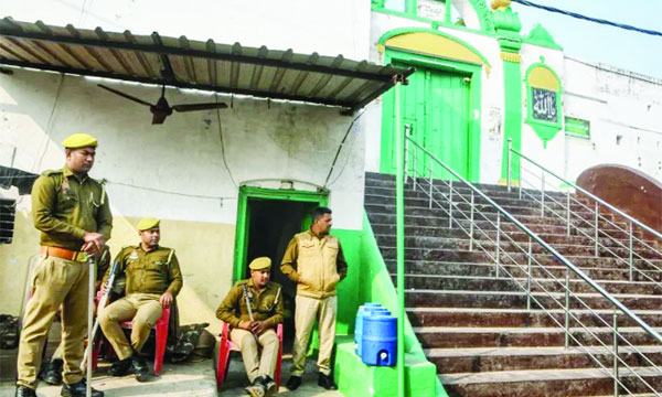 উত্তরপ্রদেশে মসজিদে ‘সার্ভে’ ঘিরে সংঘর্ষের পর স্কুল-ইন্টারনেট বন্ধ