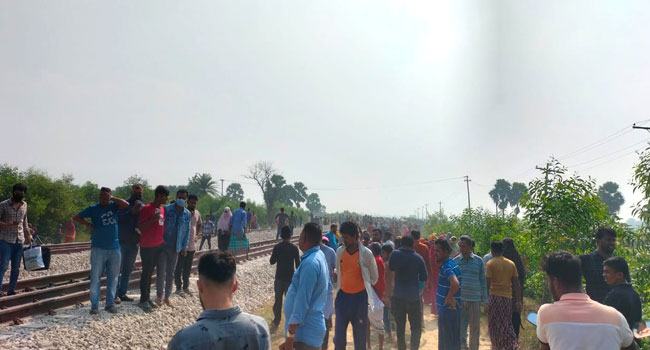 কুমিল্লায় ট্রেনের ধাক্কায় অটোরিকশার ৬ যাত্রী নিহত