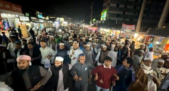 হাটহাজারীতে আইনজীবী হত্যার প্রতিবাদ ও ইসকন নিষিদ্ধের দাবি