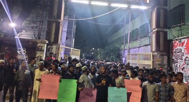 ইসকনকে অবিলম্বে নিষিদ্ধের দাবি জবি শিক্ষার্থীদের