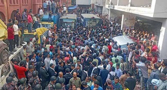 আইনজীবী হত্যার ভিডিও ফুটেজ দেখে গ্রেফতার ৬ : প্রেস উইং