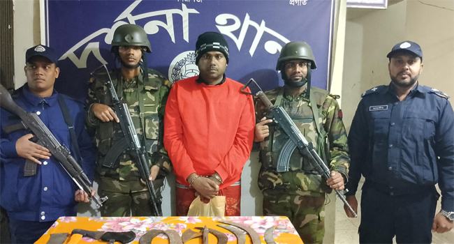দর্শনায় অস্ত্রসহ যুবদল নেতা গ্রেফতার